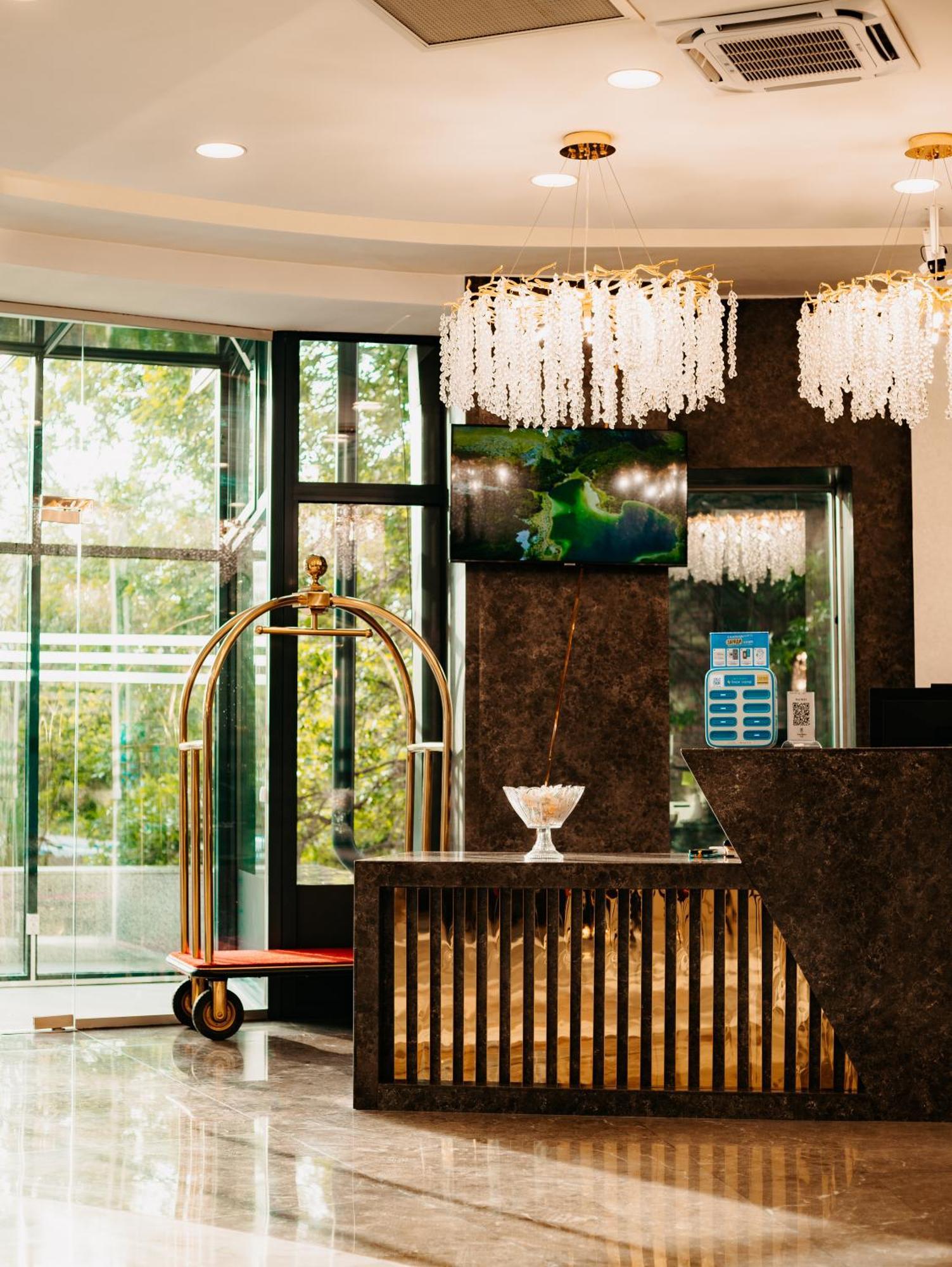 Grand Mildom Hotel Алмати Екстер'єр фото